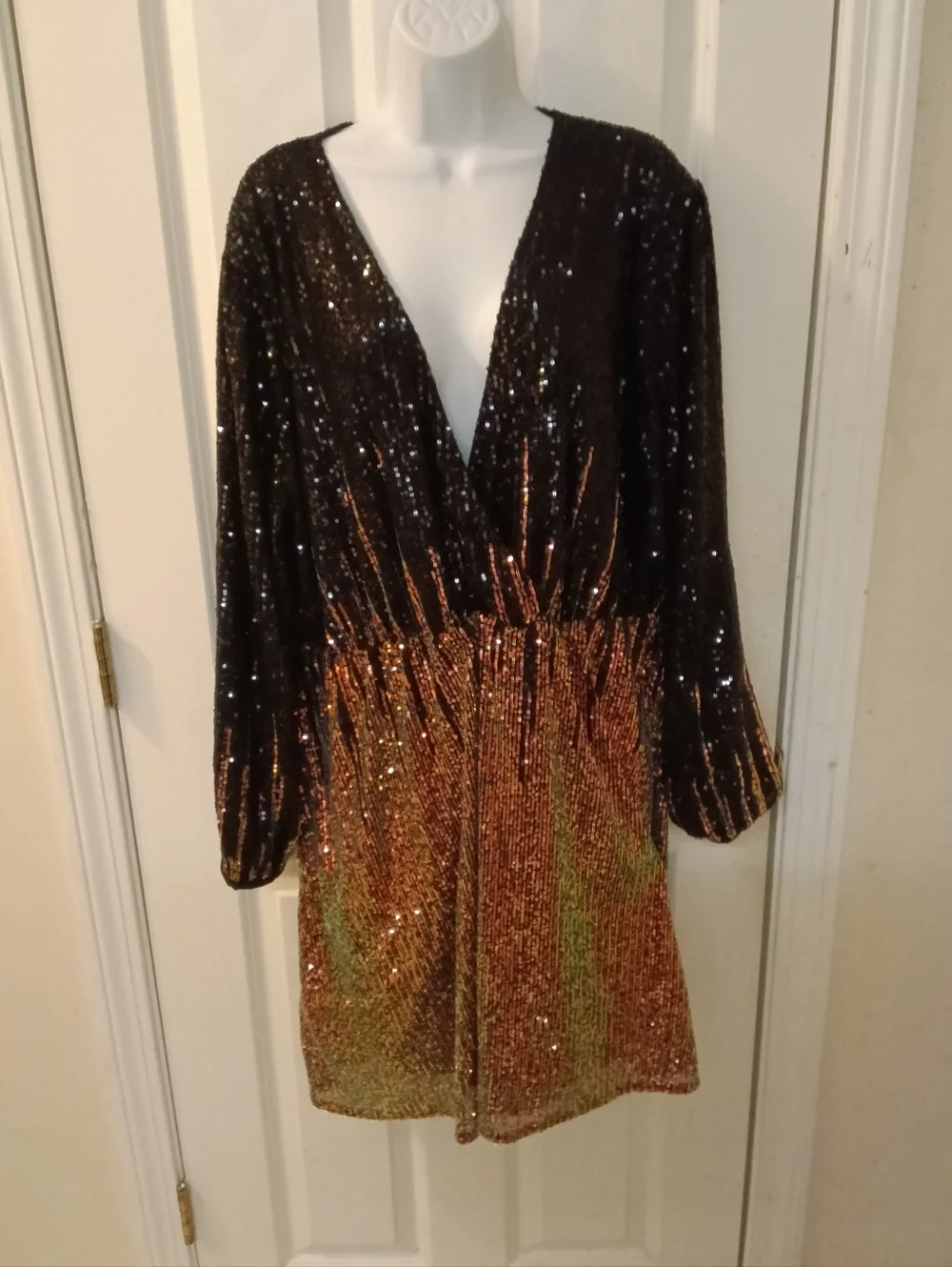 RED DOT BOUTIQUE Sequin Deep V-Neck Cocktail Dress in Black and Gold SIZE 3X - Picture 3 of 7